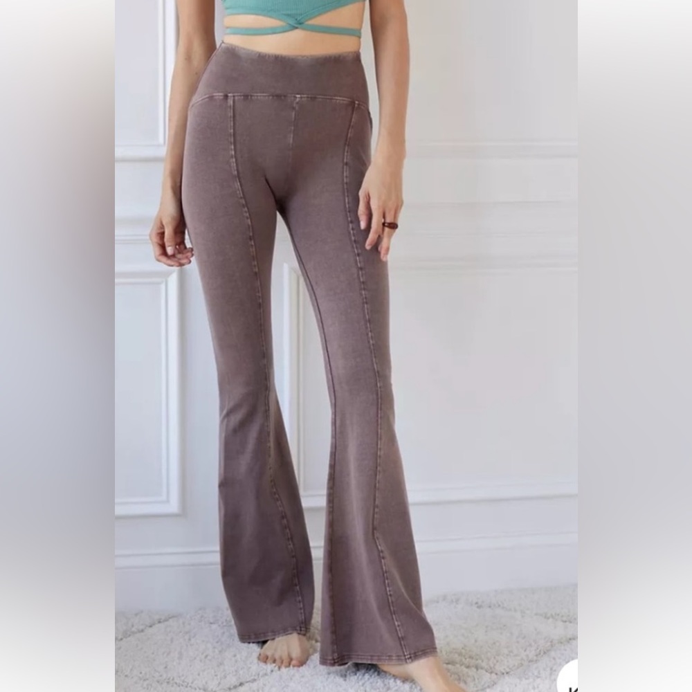 URBAN OUTFITTERS- OUT FROM UNDER purple/blue seam flare pants
